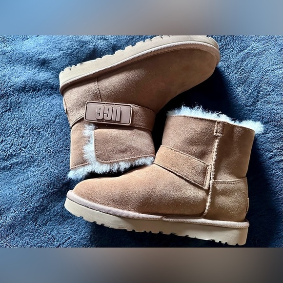 NIB UGG Bailey Mini Logo Strap Bootie - Size Womens 5 - Color Brown - Picture 10 of 13